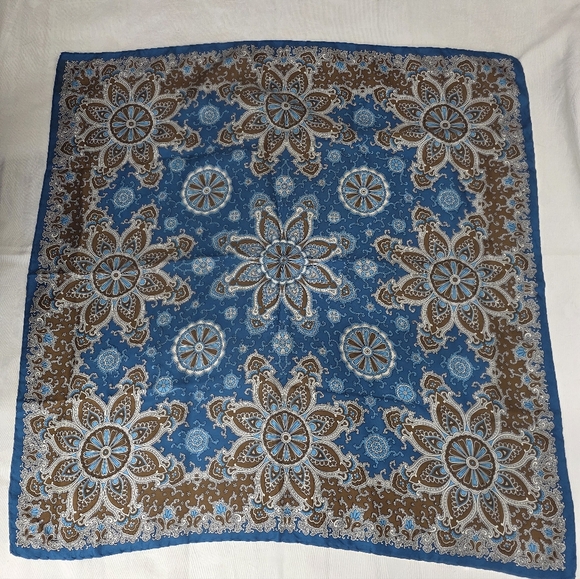 VINTAGE 100% Silk Scarf | Made in Italy | Blue & Brown Ornate Medallion - Picture 3 of 5
